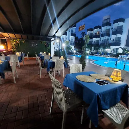 Hotel Summer Rose Side