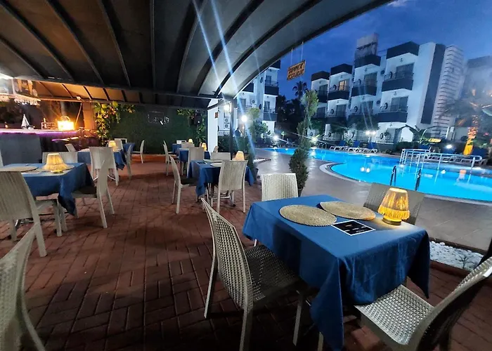 Hotel Summer Rose Side